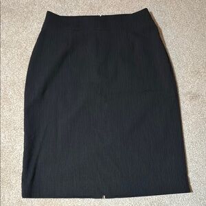 Uniqlo knee-length pencil skirt for work